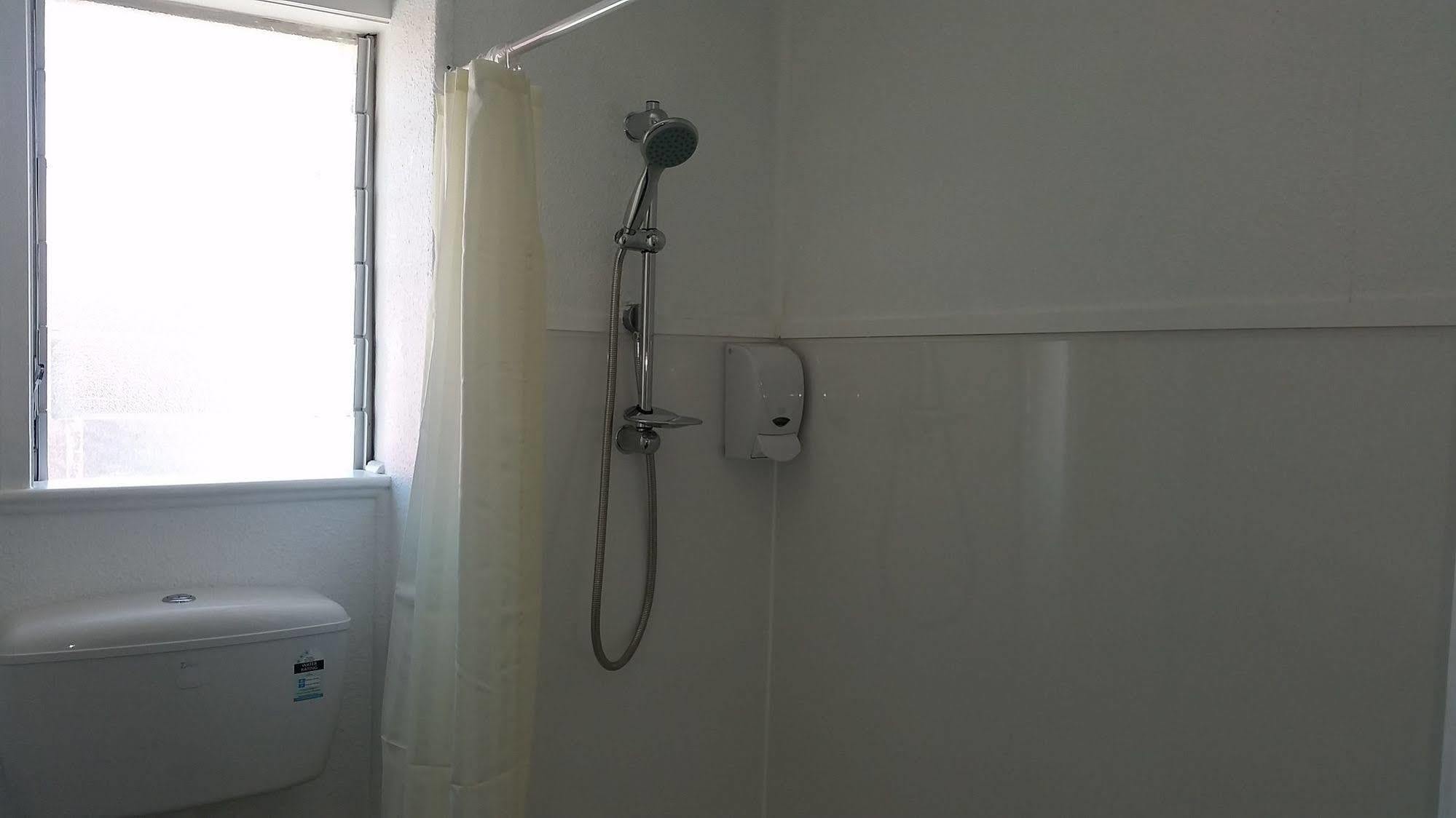 Whakatane Hotel Экстерьер фото
